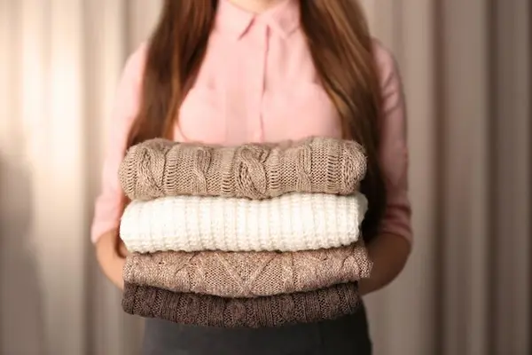 ۱۰ نکته نگهداری بافت زنانه در پاییز و زمستان تا همیشه نو بماند